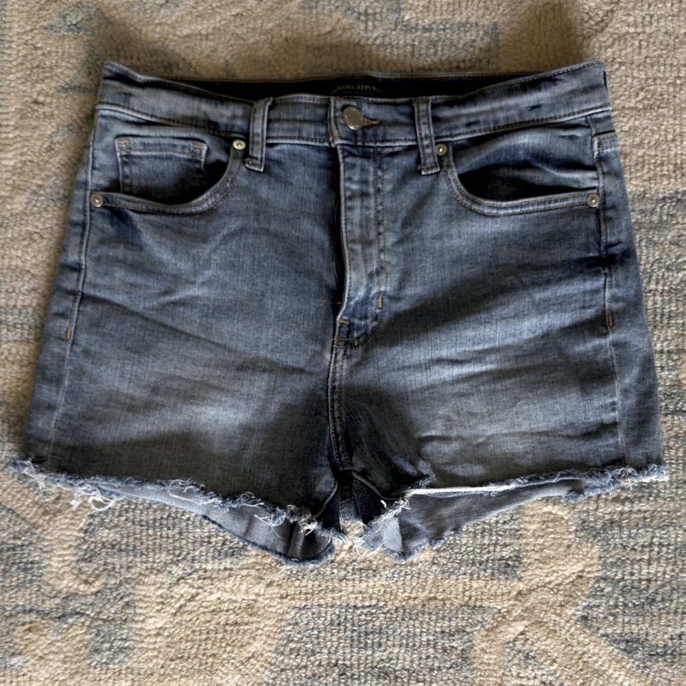 Banana Republic Denim cut off shorts size 28